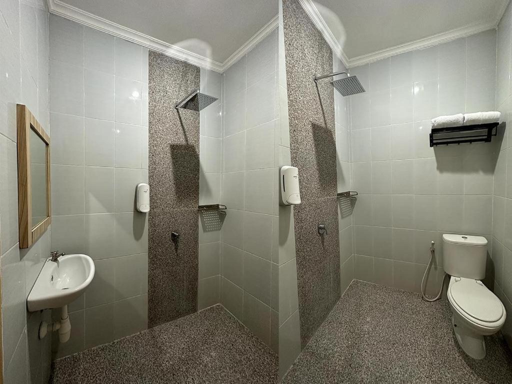 Masri Living By Daphna International Hotel Джокякарта Екстериор снимка