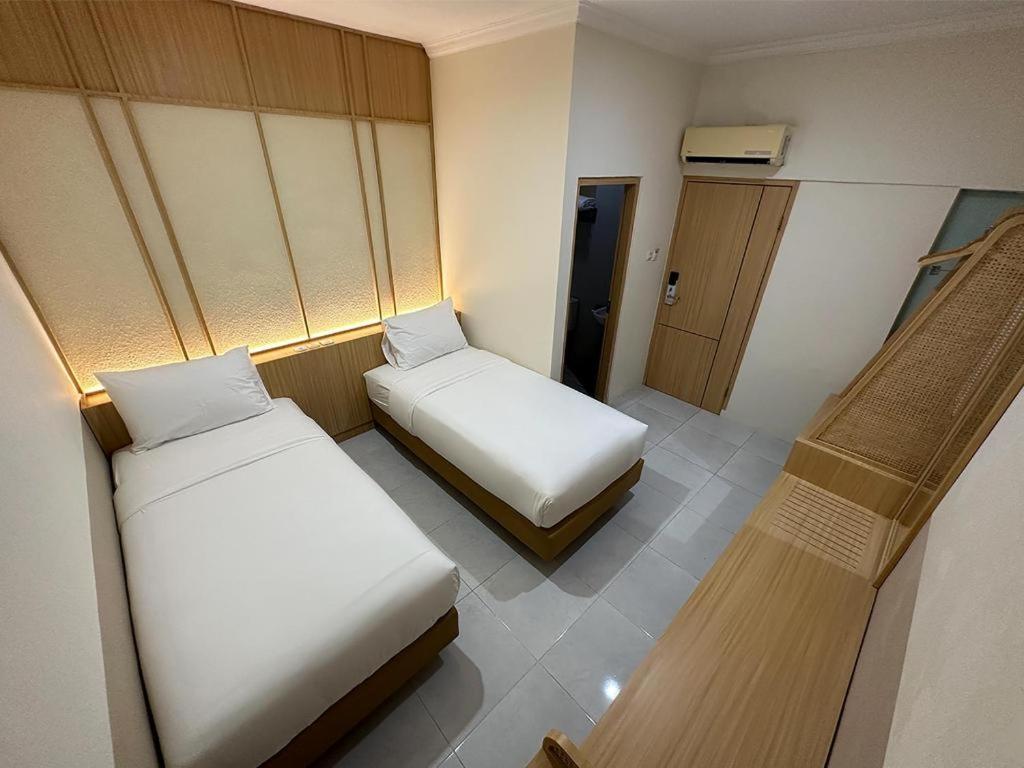 Masri Living By Daphna International Hotel Джокякарта Екстериор снимка