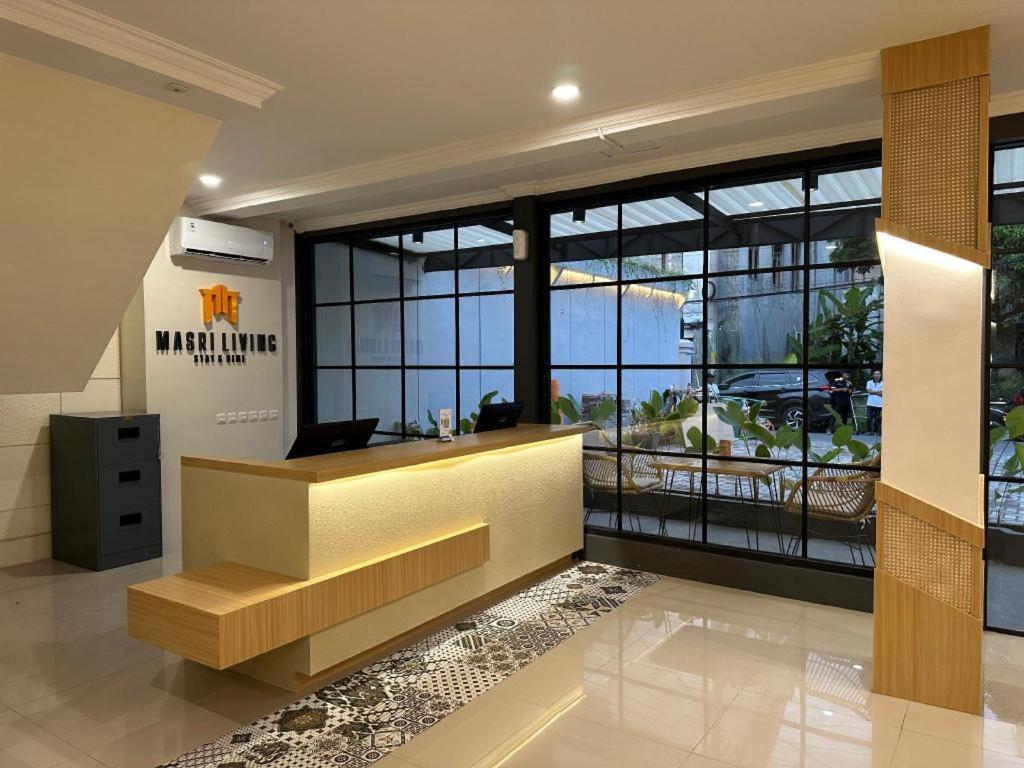 Masri Living By Daphna International Hotel Джокякарта Екстериор снимка