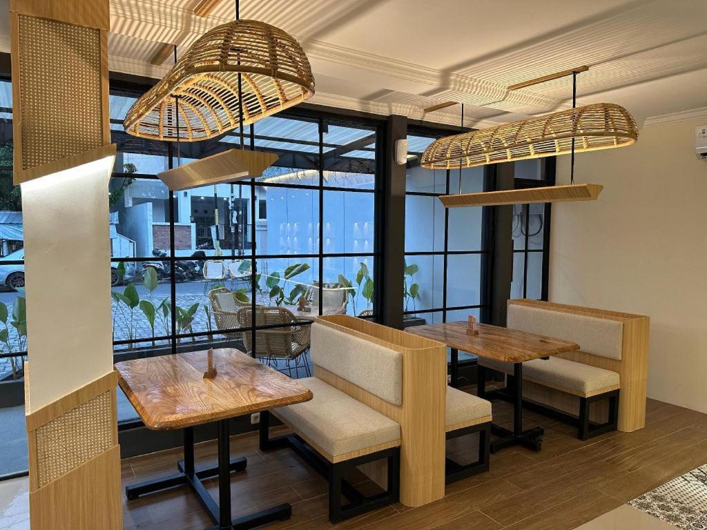 Masri Living By Daphna International Hotel Джокякарта Екстериор снимка