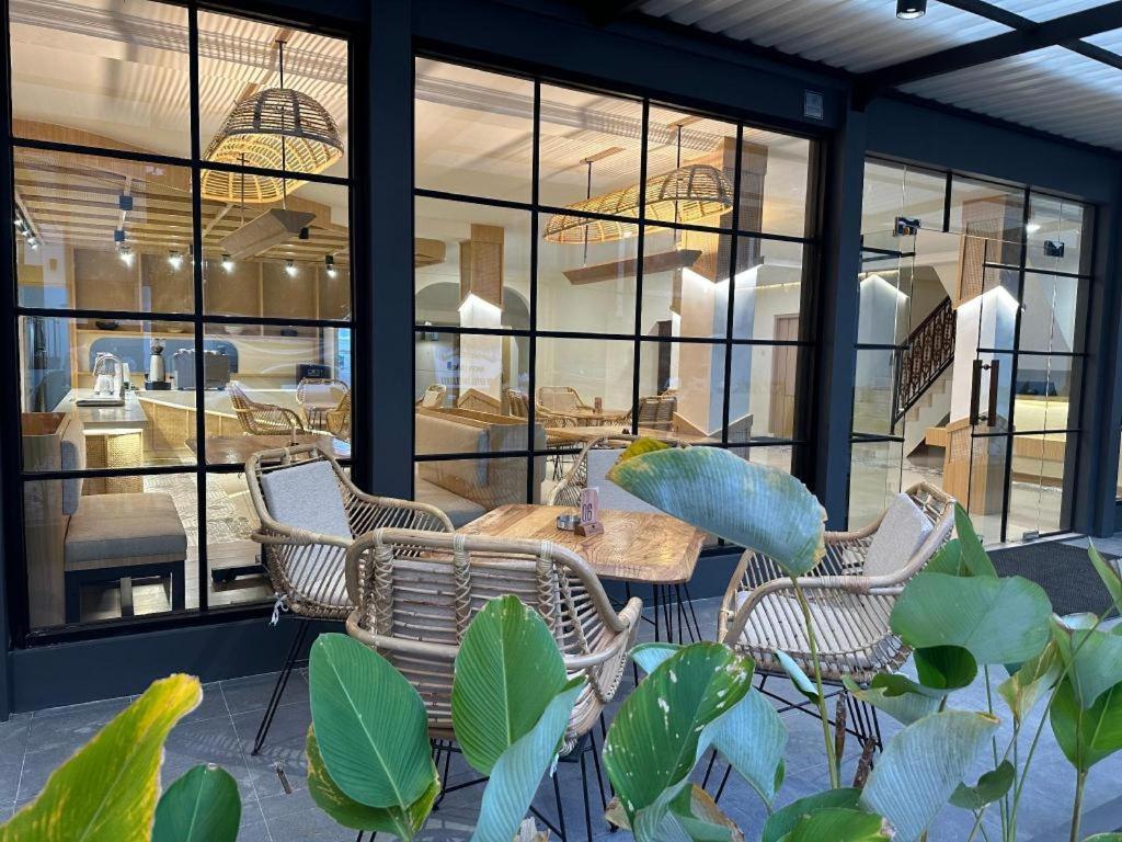 Masri Living By Daphna International Hotel Джокякарта Екстериор снимка