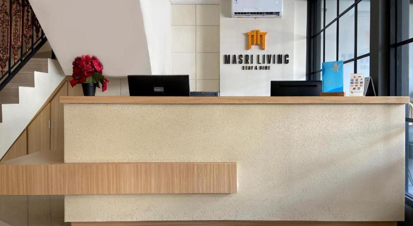 Masri Living By Daphna International Hotel Джокякарта Екстериор снимка