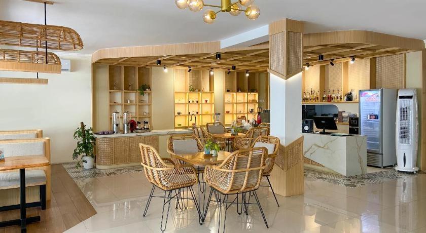 Masri Living By Daphna International Hotel Джокякарта Екстериор снимка