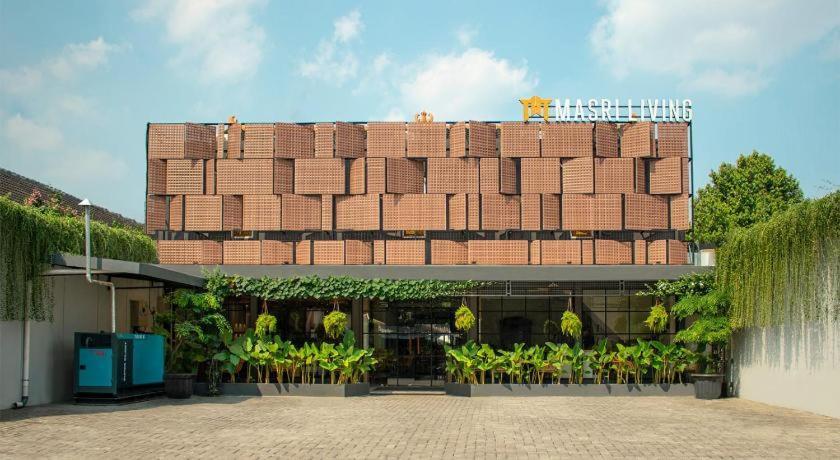 Masri Living By Daphna International Hotel Джокякарта Екстериор снимка
